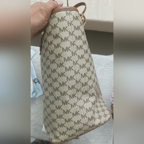 Authentic Michael Kors Jet Set Heritage Large Tote - Picture 5 of 12